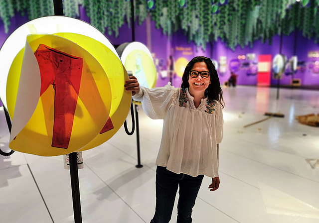 Ganz schön bunt hier: Stapferhausleiterin Sibylle Lichtensteiger in der Ausstellungsbaustelle von «Geschlecht. Jetzt entdecken».