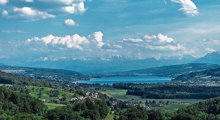 Wie die Position stärken? Blick vom Lenzburger Esterliturm Richtung Seetal. Foto: Chris Iseli