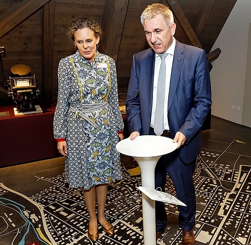 <em>Neue Zugänge geschaffen:</em> Museumsleiterin Christine von Arx und Landammann Alex Hürzeler im «Forum». Foto: André Albrecht <em>Neue Zugänge geschaffen:</em> Museumsleiterin Christine von Arx und Landammann Alex Hürzeler im «Forum». Foto: André Albrecht