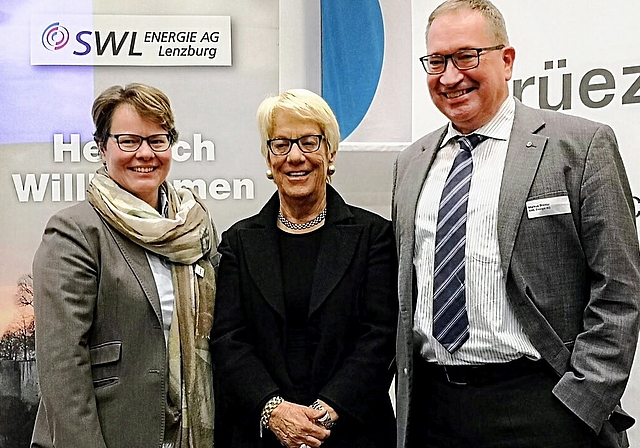 <em>Umrahmt von Veranstaltern:</em> Referentin Carla Del Ponte zwischen Marianne Wildi und Markus Blättler. Foto: Fritz Thut