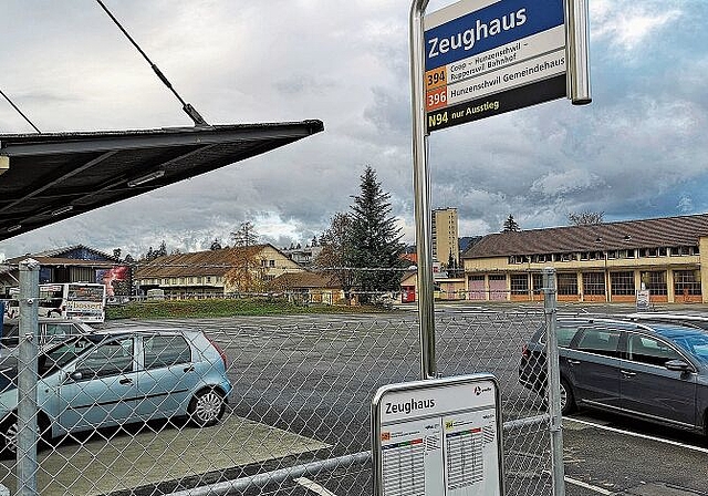 Aktuell vorgesehen als Standort für eine kantonale Mittelschule: Das Zeughausareal im Westen der Stadt Lenzburg, das der Ortsbürgergemeinde gehört. Foto: Fritz Thut
