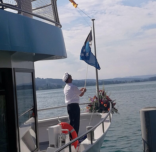 <em>Flagge hoch:</em> Die MS Delphin ist definitiv Aargauerin geworden.Foto: tf
