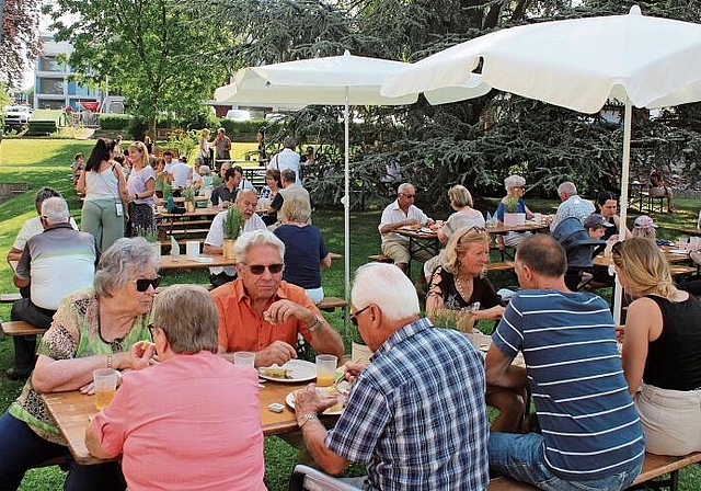 Zahlreiche Gäste zum 25-Jahr-Jubiläum: Am Gärtnerhaus-Fest traf man sich zum üppigen Brunch. Foto: Alexander Studer
