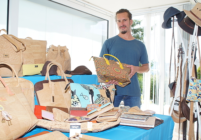 Alles aus Kork:  Michael Keck präsentiert eine Auswahl seiner Produkte. Foto: Ruedi Burkart: