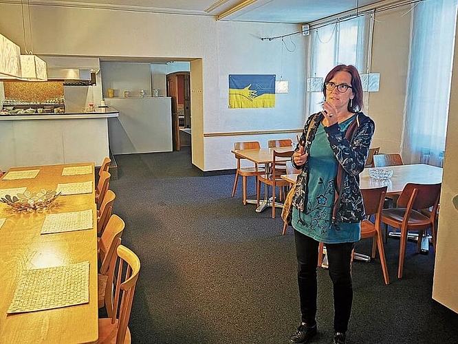 «Können loslegen»: Stadträtin Beatrice Taubert im Aufenthaltsraum im Hotel. Foto: Fritz Thut
