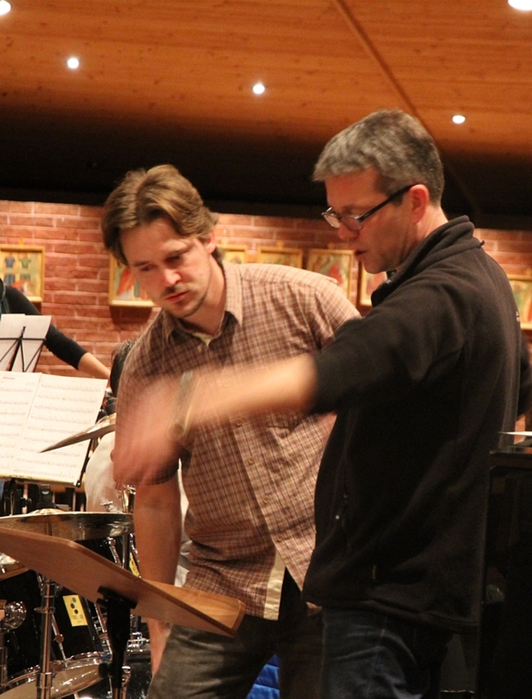 Zwei musikalische Leiter, ein Konzert: David Eiermann und Bernhard Ryter (v.l.) Foto: ST