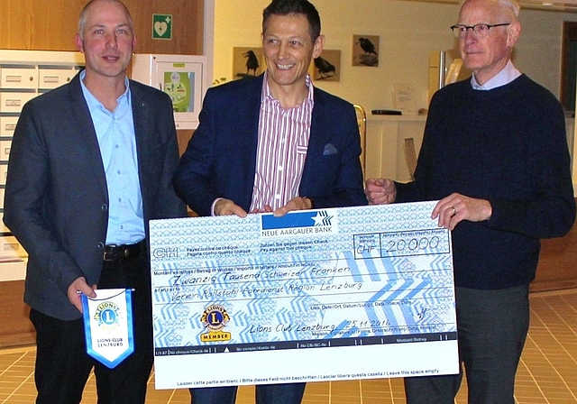 Checkübergabe: v.l. Reto Frei, Benno Halter vom Lions Club und Otto Gautschi.