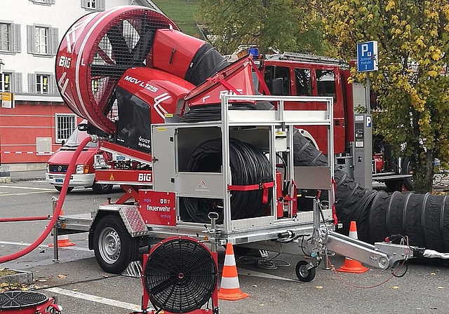 Demonstration: Der neue Hochleistungslüfter wurde im Einsatz präsentiert. Fotos: Fritz Thut