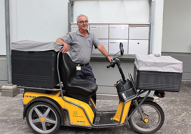 Geht nach 47 Berufsjahren bald in Pension: Der Sarmenstorfer Postbeamte Hansueli Tschopp. Foto: Graziella Jämsä