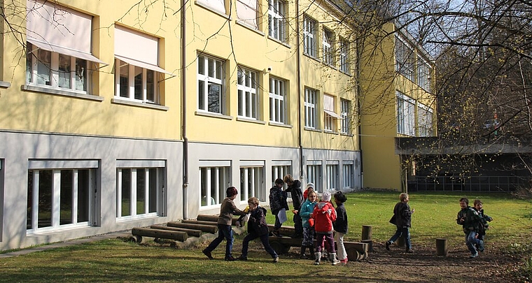 Wird untersucht: Schulanlage Rothbleicherain in Niederlenz. Foto: AG