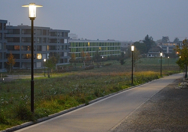 <em>Pilotversuch Nachtabsenkung in der «Widmi»:</em> Die nachts gedimmten LED-Leuchten ermöglichen eine Senkung des Energieverbrauchs.Foto: zvg