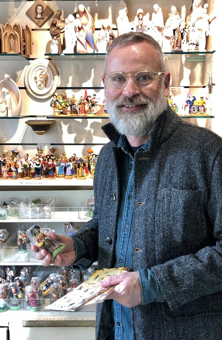 <em>Kauft in Paris die letzten Santons für die Krippenausstellung: </em>Rudolf Velhagen. Foto: zvg