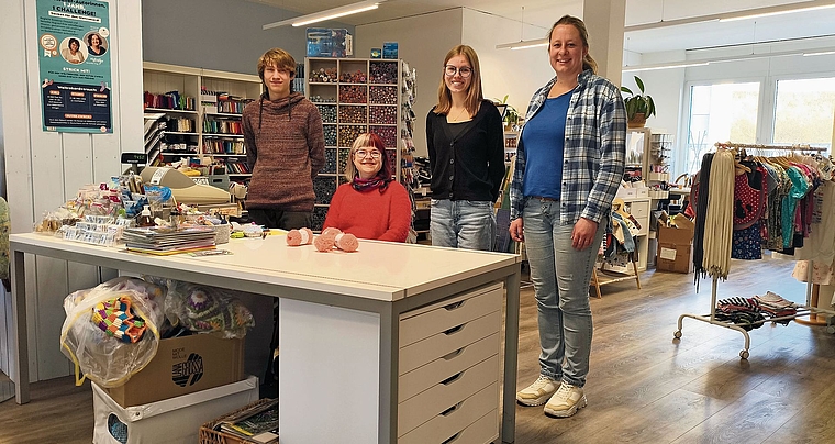 Sind Fan von «Lift»: Alejandro, Iris Bachmann vom «Gufechnopf», Lea und Larissa Lussi von der Rudolf-Steiner-Schule.Foto: Rinaldo Feusi