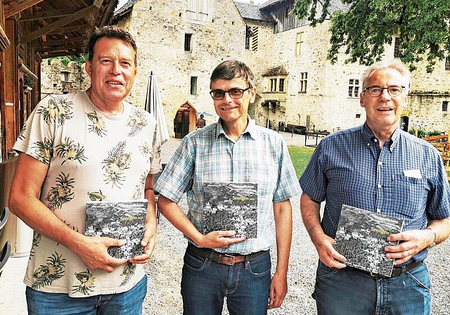 Präsentierten den Band Seengen der Reihe «Die Schweiz lesen»: Daniel Humbel, Ulrich Suter und Max Hächler. Foto: Fritz Thut