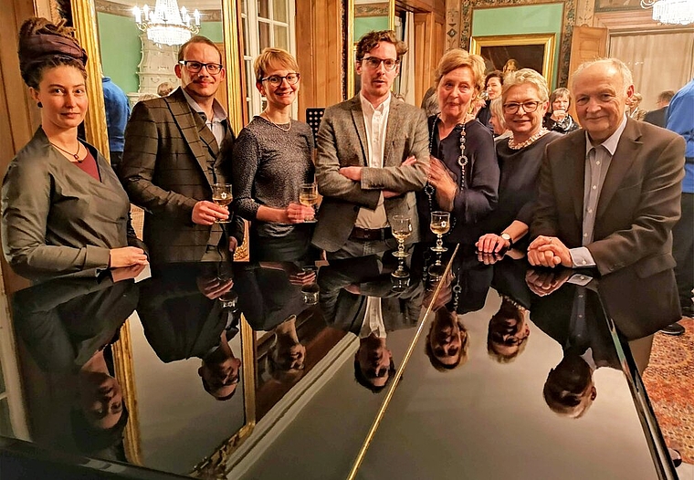 <em>Das neue Neujahrsblätter-Team bei der Präsentation:</em> Gestalterin Jeannine Grabolle, Bildredaktor Emanuel Freudiger, die Redaktoren Janine Gloor, Rolf Kromer, Andrea Hauner, Ortsbürgerkommissionspräsidentin Barbara Gurini und Chefredaktor