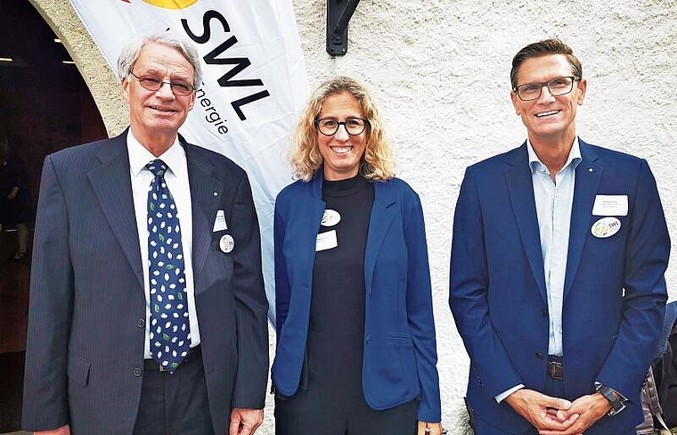 Wechsel an der Spitze des Verwaltungsrats der SWL Energie AG: Der scheidende Präsident Martin Steinmann, die neue Vizepräsidentin Barbara Portmann und der neue Präsident Stephan Frey. Foto: Fritz Thut