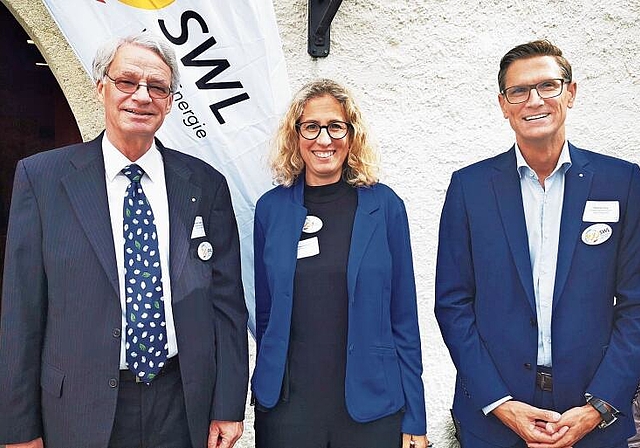 Wechsel an der Spitze des Verwaltungsrats der SWL Energie AG: Der scheidende Präsident Martin Steinmann, die neue Vizepräsidentin Barbara Portmann und der neue Präsident Stephan Frey. Foto: Fritz Thut