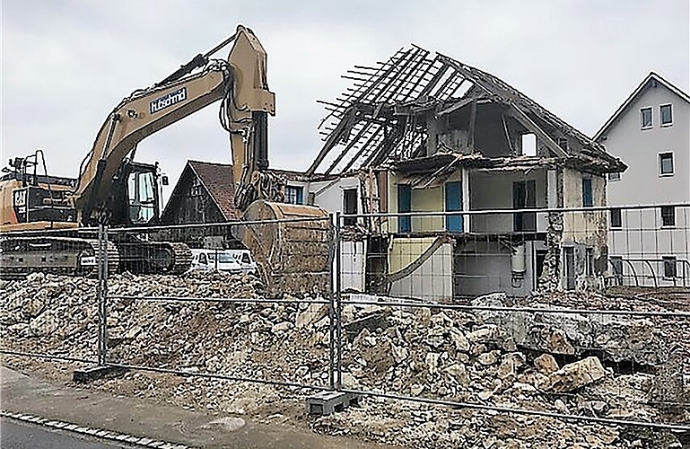 Einst: Abbrucharbeiten am Samelis-Huus in Möriken. Foto: zvg Einst: Abbrucharbeiten am Samelis-Huus in Möriken. Foto: zvg