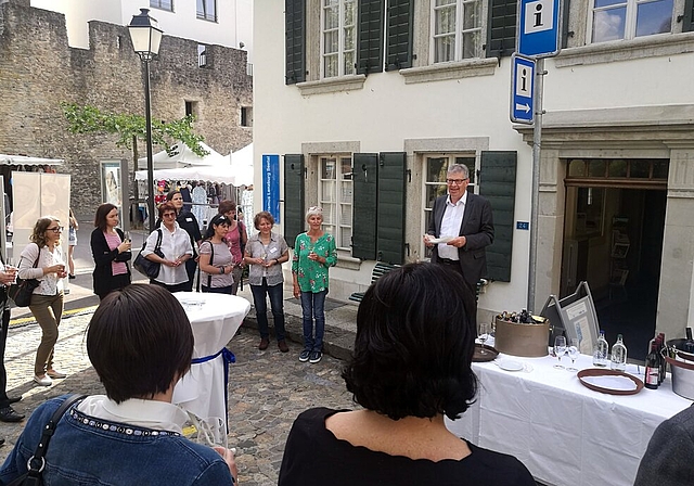 <em>10 Jahre Büro für Tourismus und Mobilität in Lenzburg:</em> Jubiläumsapéro mit Ansprache von Stadtammann Daniel Mosimann.Foto: Fritz Thut