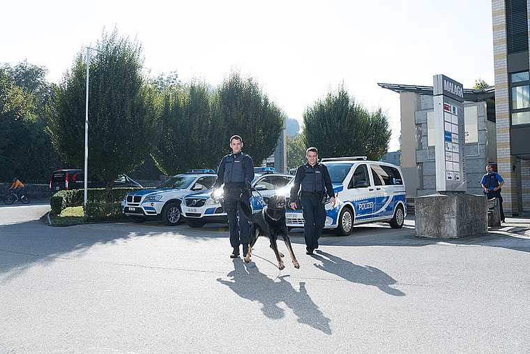 Für zwei weitere Gemeinden zuständig: Mitarbeiter der Regionalpolizei Lenzburg. Foto: zvg