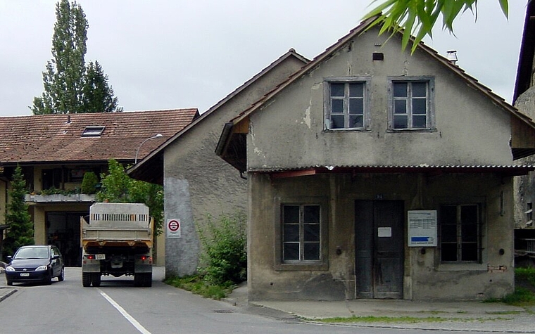 <em>Nicht mehr sehr ansehnlich:</em> Der Gemeinderat Boniswil will die Alte Schmiede an der Seengerstrasse erhalten. Foto: Fritz Thut