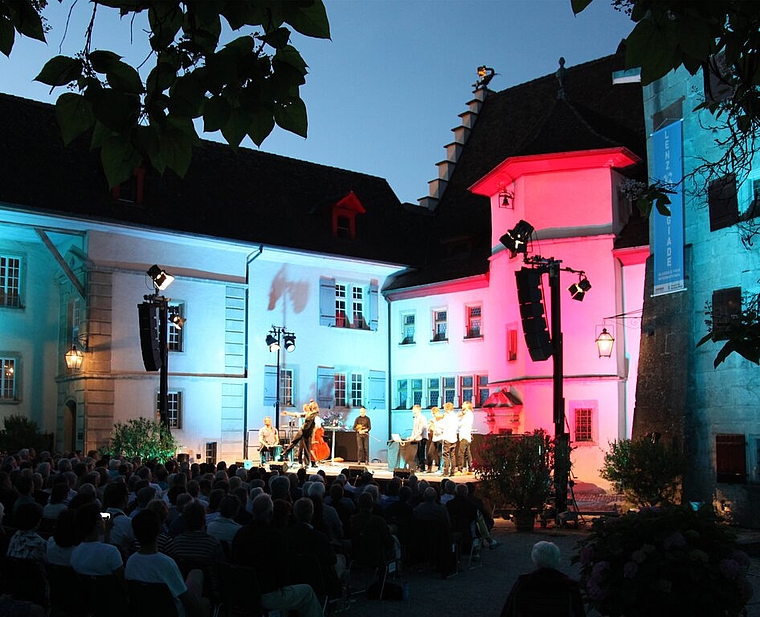 <em>Inspirierende Stimmung:</em> Konzert im Schlosshof während der Lenzburgiade. Foto: zvg