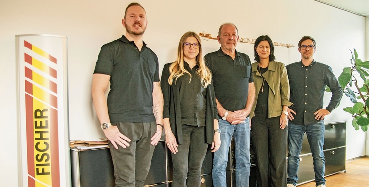 Gemeinsam die Zukunft sichern: Thomas und Sandra Fischer, Peter Fischer sowie Nora El Kamel und Robert Kocher.Foto: Peter Winkelmann