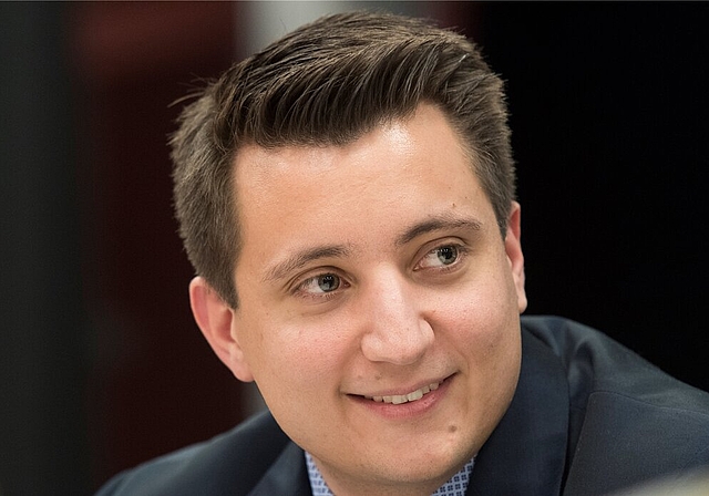 Bald gilt es Ernst: Der Lenzburger Stadtrat Andreas Schmid informierte über das neue Subventionierungssystem für die familienergänzende Kinderbetreuung. Foto. Alex Spichale