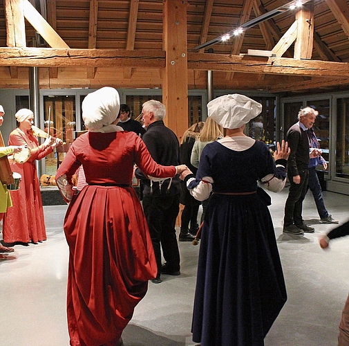 Hingucker: Mittelalterliche Tanzkurse.Foto: DHu