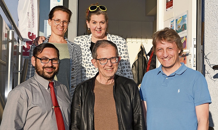 Lenzburger Powerteam: Zafer Göymen (Ressort Infrastruktur), Beat Hiller (neuer Präsident), Rolf Maichel (Ressort Finanzen). Hinten: Nicole Kohler (Assistenz Geschäftsleitung) und Claudia Casanova (ehemalige Präsidentin/Geschäftsleitung).Foto: An