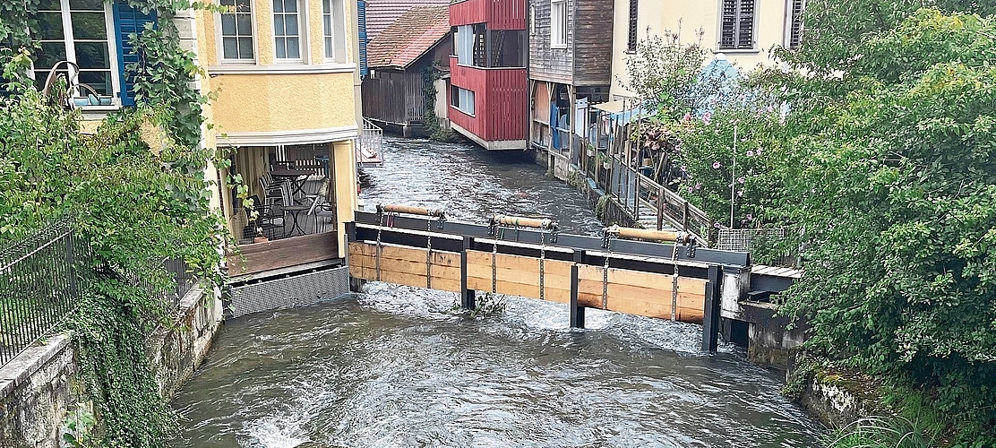So präsentiert sich des Hauptwehr nach dem Umbau, mit Wehrtafeln und Hubwellen!Foto: zvg