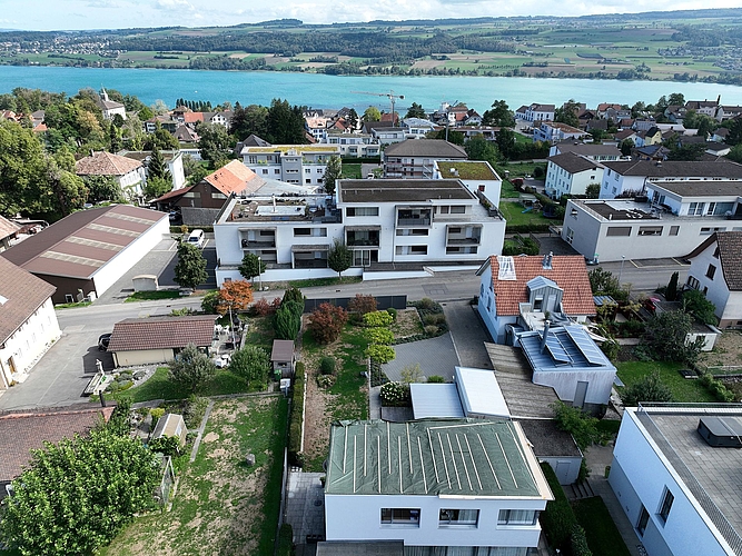 Beim Ehepaar Eichenberger wurde das gesamte Dach abgerissen. In der Bildmitte unten ist das Haus zu sehen, das mit einer Blache abgedeckt wurde. Foto: Andreas Walker Beim Ehepaar Eichenberger wurde das gesamte Dach abgerissen. In der Bildmitte unten ist das Haus zu sehen, das mit einer Blache abgedeckt wurde. Foto: Andreas Walker