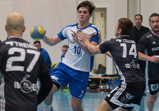 <em>Abgeblockt:</em> Der 18-jährige HSG-Lenzburg-Spieler Magnus Burgherr. Fotos: Ruedi Burkart