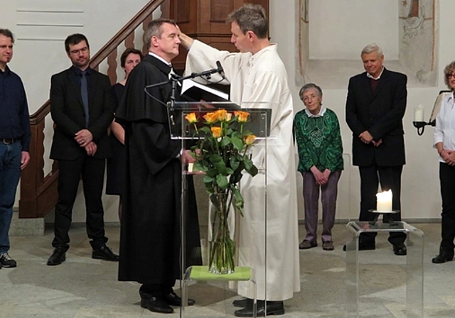 Mehr Taten und Umsetzung: Installation von Pfarrer Jürgen Will in der reformierten Kirche Seon. Foto: zvg