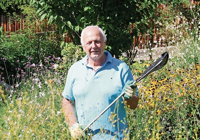 Kümmert sich leidenschaftlich um Tier und Garten: Ernst Denzler.Foto: Romi Schmid