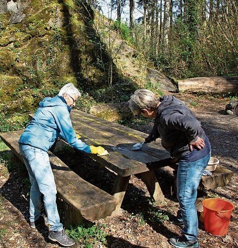 Am Heidenhübelstein wartete ein vermooster Rastplatz.Foto: Verena Schmidtke
