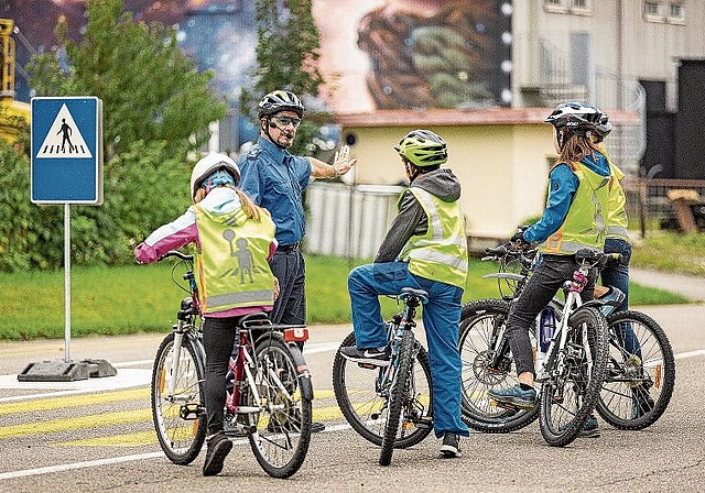 Regeln in geschütztem Rahmen üben: Der Verkehrsgarten wird von der Repol genutzt. Er ist tagsüber öffentlich zugänglich. Foto: Chris Iseli