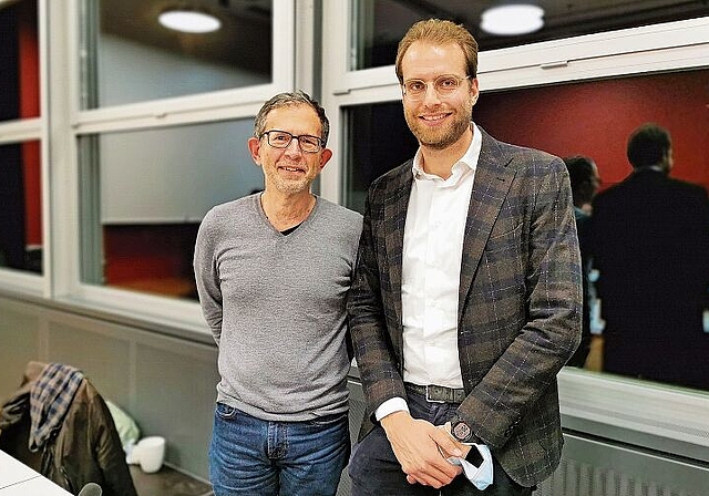 Das neue Präsidium des Einwohnerrats: Vizepräsident Beat Hiller (GLP) und Präsident Remo Keller (SP) nach ihrer Wahl. Foto: Fritz Thut