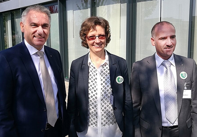 Feierten 40 Jahre Stiftung Orte zum Leben: Regierungsrat Alex Hürzeler, Stiftungsratspräsidentin Sabine Sutter-Suter und Geschäftsführer Martin Bhend. Foto: Fritz Thut