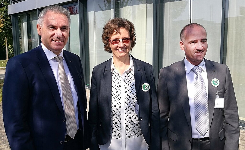Feierten 40 Jahre Stiftung Orte zum Leben: Regierungsrat Alex Hürzeler, Stiftungsratspräsidentin Sabine Sutter-Suter und Geschäftsführer Martin Bhend. Foto: Fritz Thut