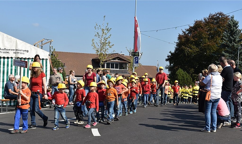 Kleine Bauarbeiter: Der Kindergarten und die 1. und 2. Klasse.

