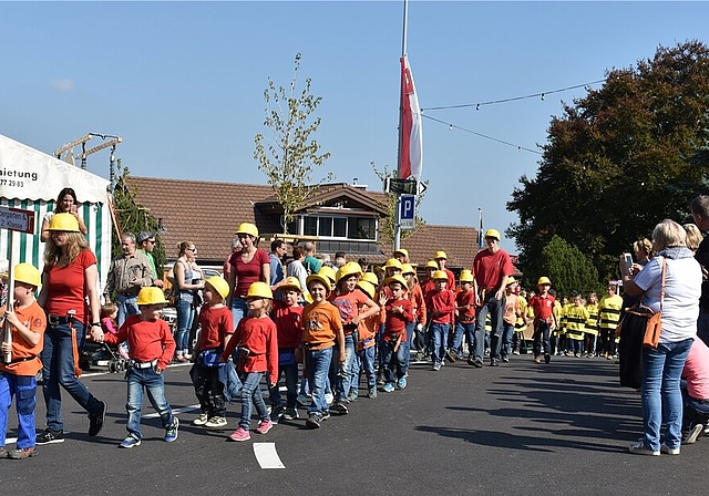 Kleine Bauarbeiter: Der Kindergarten und die 1. und 2. Klasse.