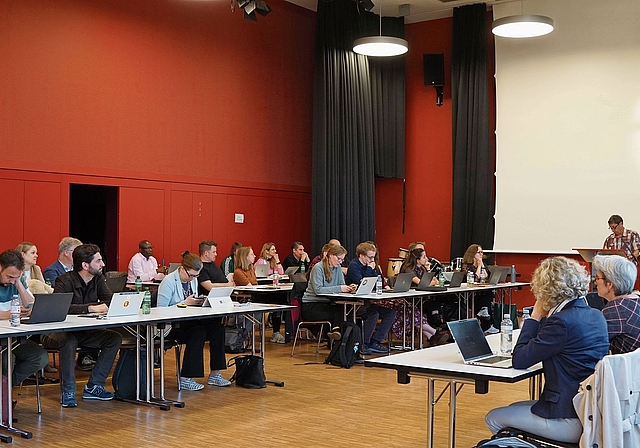 Der Lenzburger Einwohnerrat tagte an der dritten Sitzung 2026 erneut im Lenzhard. Besonders drei Traktanden standen im Fokus.Foto: rfb