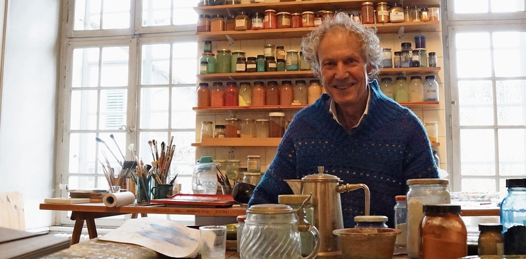 Fritz Huser in seiner «zweiten Stube» – seinem Atelier. Foto: Rinaldo Feusi
