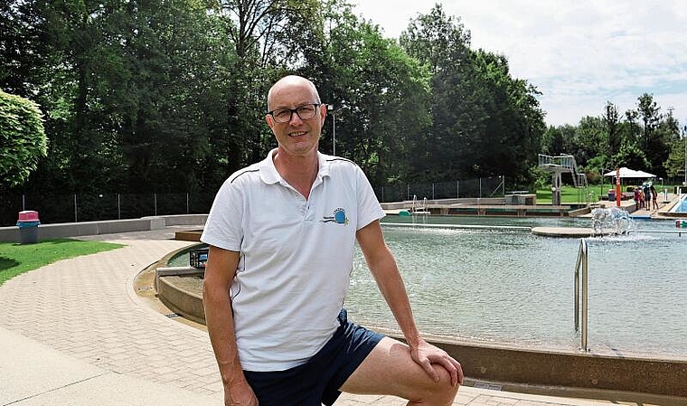 Sorgt für reibungslosen Badi-Spass: Christof Hübscher ist seit 23 Jahren Badmeister im Schwimmbad Lenzburg. Foto: zvg