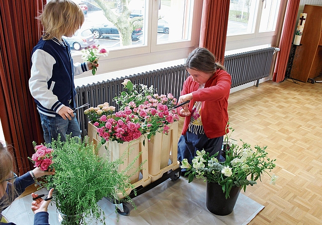 Blumen und Gräser durften nach Lust und Laune geholt werden.Foto: Debora Hugentobler
