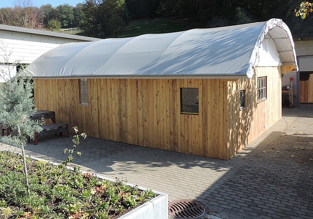 <em>Kann innerhalb weniger Stunden zusammengebaut werden:</em> Neues Haus für den Adventsmarkt. Foto: zvg