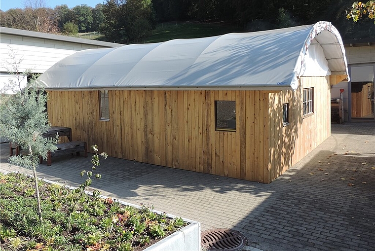 <em>Kann innerhalb weniger Stunden zusammengebaut werden:</em> Neues Haus für den Adventsmarkt. Foto: zvg