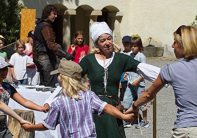 Tanz wie anno dazumal: Auf Schloss Lenzburg darf das Publikum mittanzen. Foto: zvg