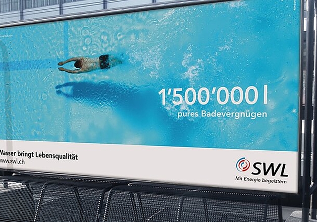 <em>Moderne Bildsprache:</em> Bei der neuen Imagekampagne setzt die SWL Energie AG auf Luftaufnahmen regionaler Orte; hier das Motiv Schwimmbad Walkematt in Lenzburg. Foto: swl/renzen